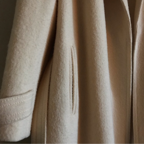 Vintage Ivory Wool Coat with Polar Fox Collar - Picture 4 of 7